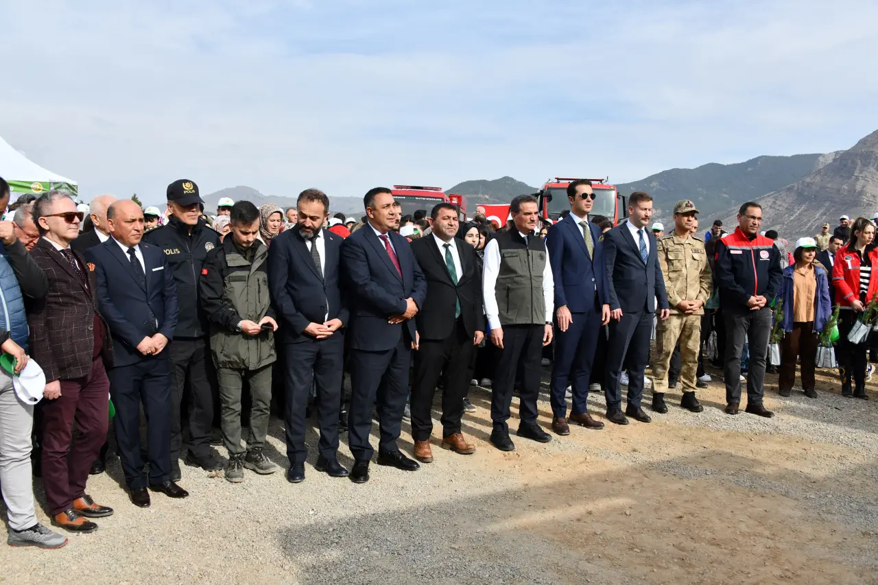 Gümüşhane'de “Yeşil Vatan Seferberliğinde” fidanlar toprakla buluştu 6