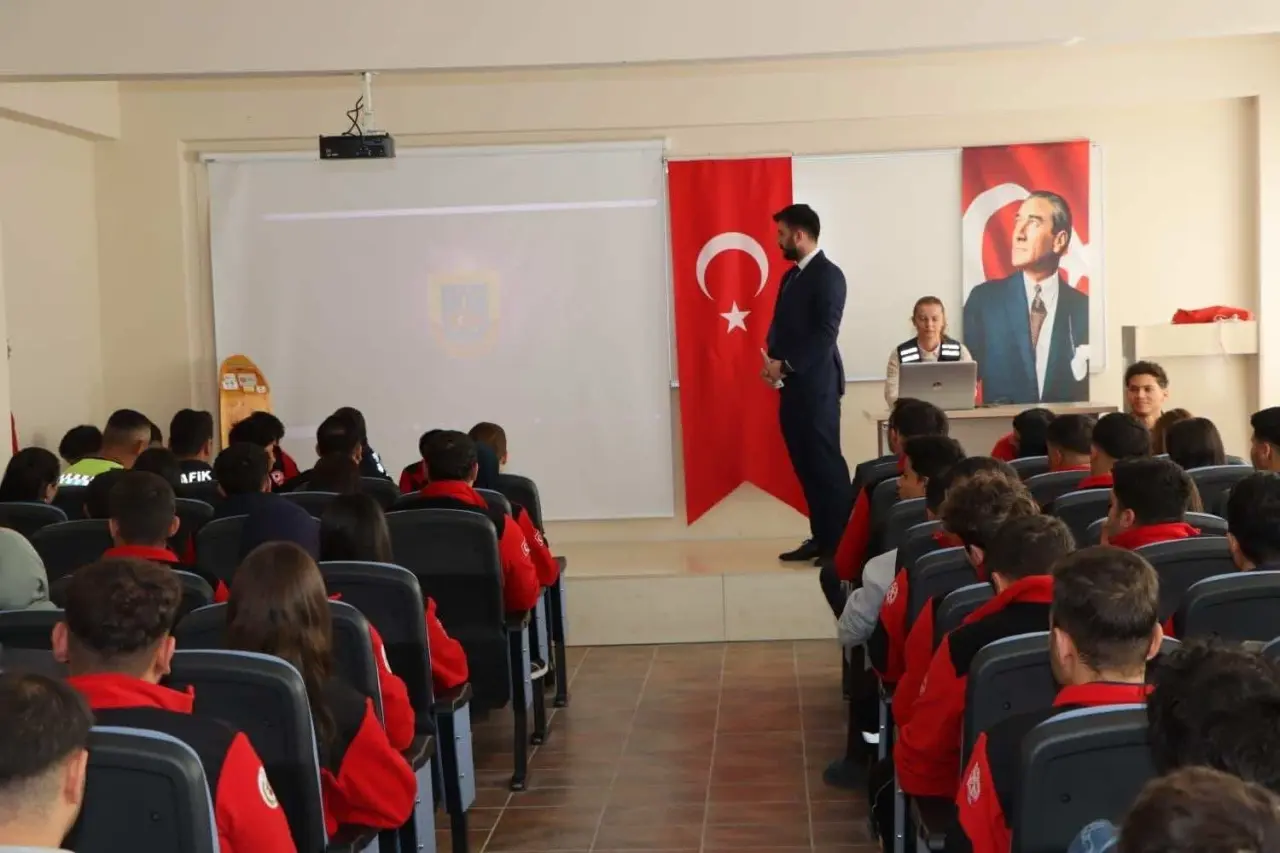 Jandarma'dan üniversite gençliğine kapsamlı eğitim 3
