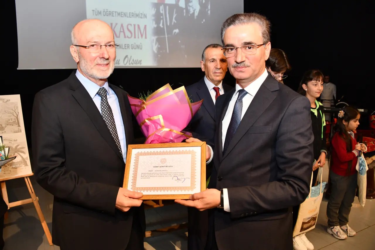 Gümüşhane'de Öğretmenler Günü kutlandı 5