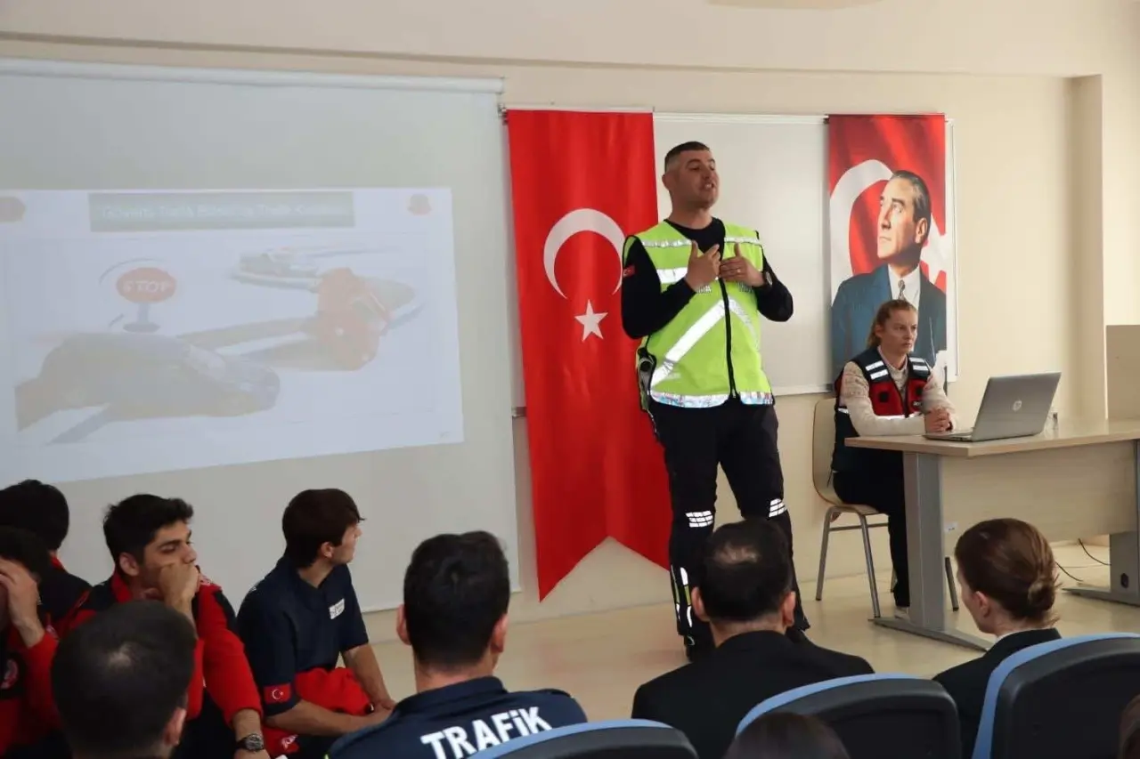 Jandarma'dan üniversite gençliğine kapsamlı eğitim 1