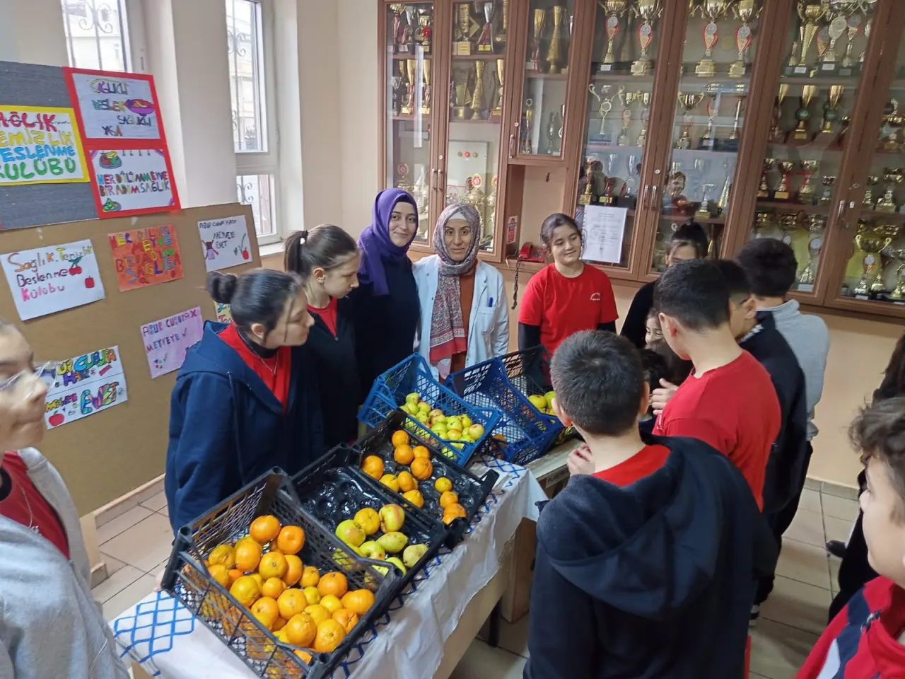 Gazipaşa Ortaokulu'nda 'Yerli ve Sağlıklı' Dönüşüm: Cips Yerine Elma, Çikolata Yerine Mandalina 13