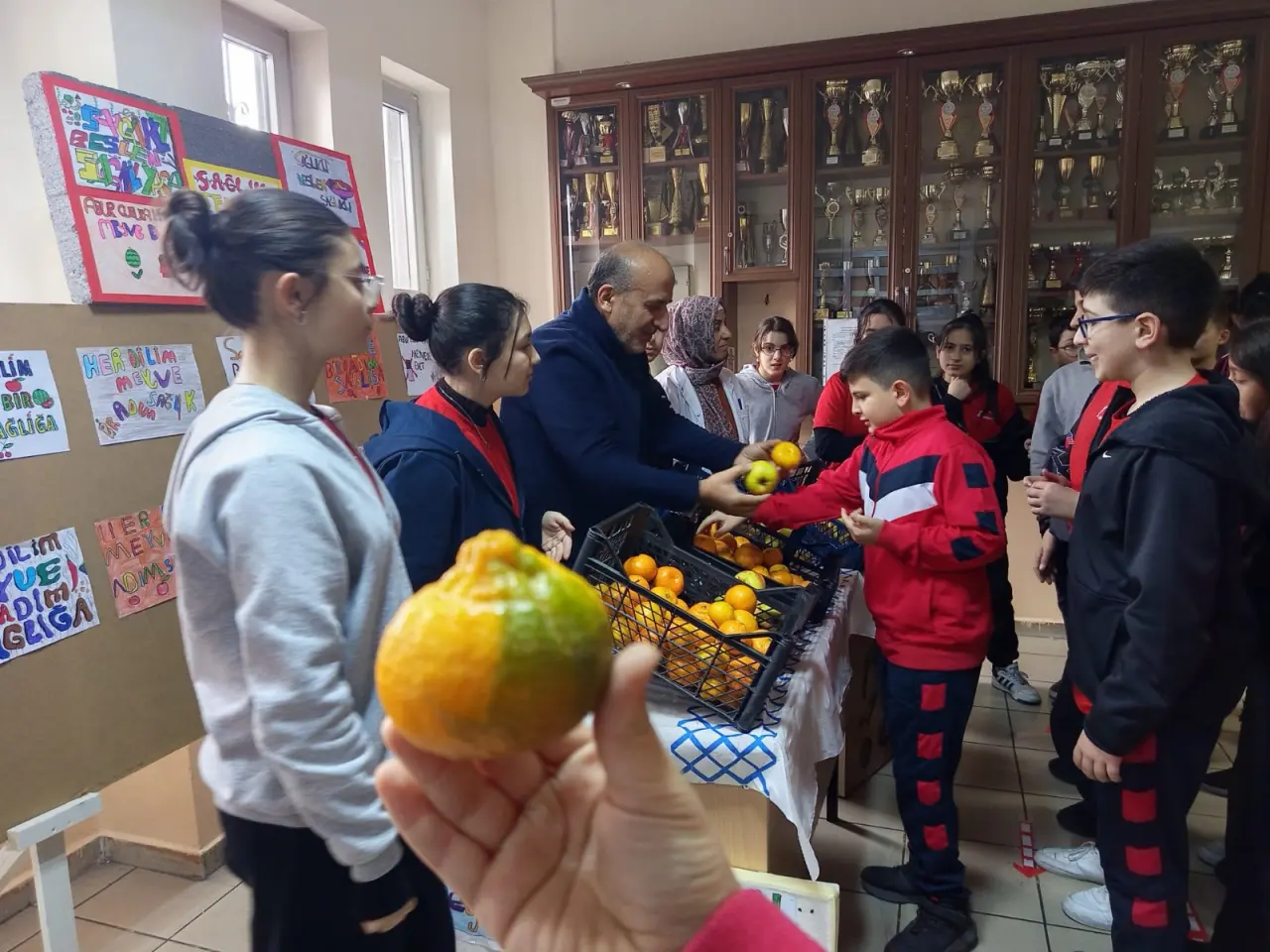 Gazipaşa Ortaokulu'nda 'Yerli ve Sağlıklı' Dönüşüm: Cips Yerine Elma, Çikolata Yerine Mandalina 5