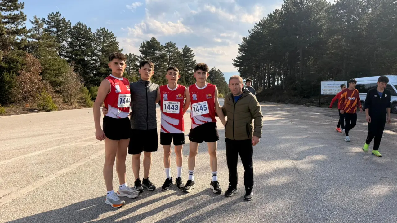 Gümüşhaneli atletlerden yarı finallere altın imza 2