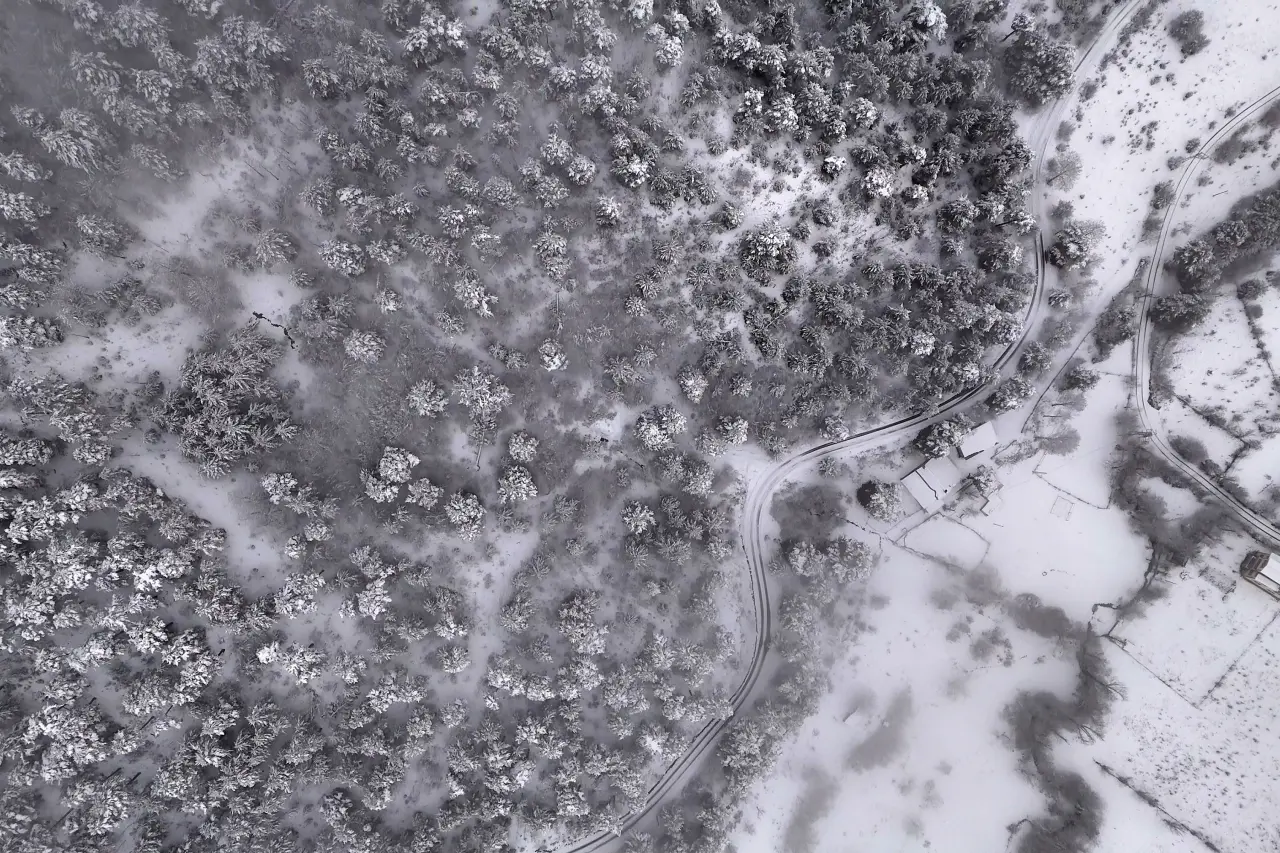 Gümüşhane beyaz gelinliğini giydi: Kar ve sisin dansı havadan görüntülendi 6