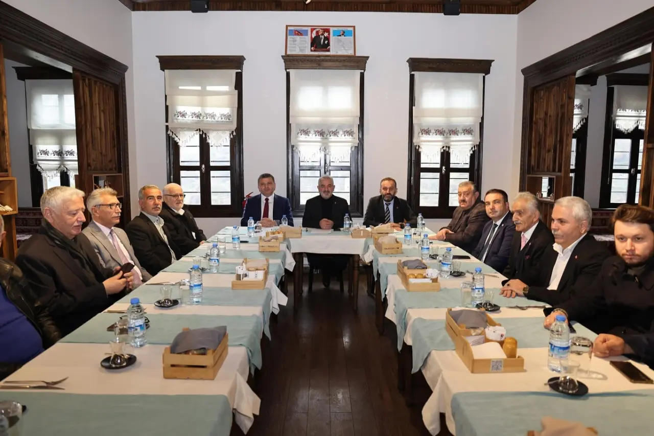 AK Parti basınla buluştu 2