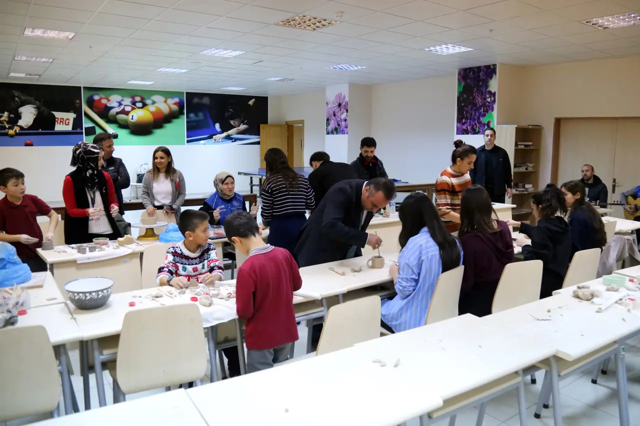 Gümüşhane Üniversitesi’nde Gelenek ve Sanat Buluşması: Dölek Çamuru Kampüste Hayat Buldu 10