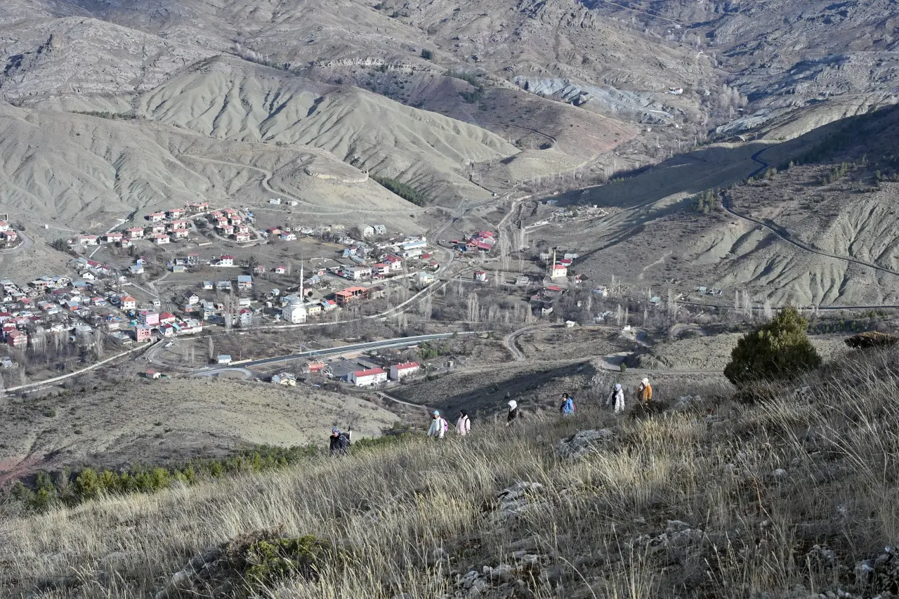 Dört mevsimi bir günde yaşadılar: Yağmur, gökkuşağı ve güneşli zirve 21