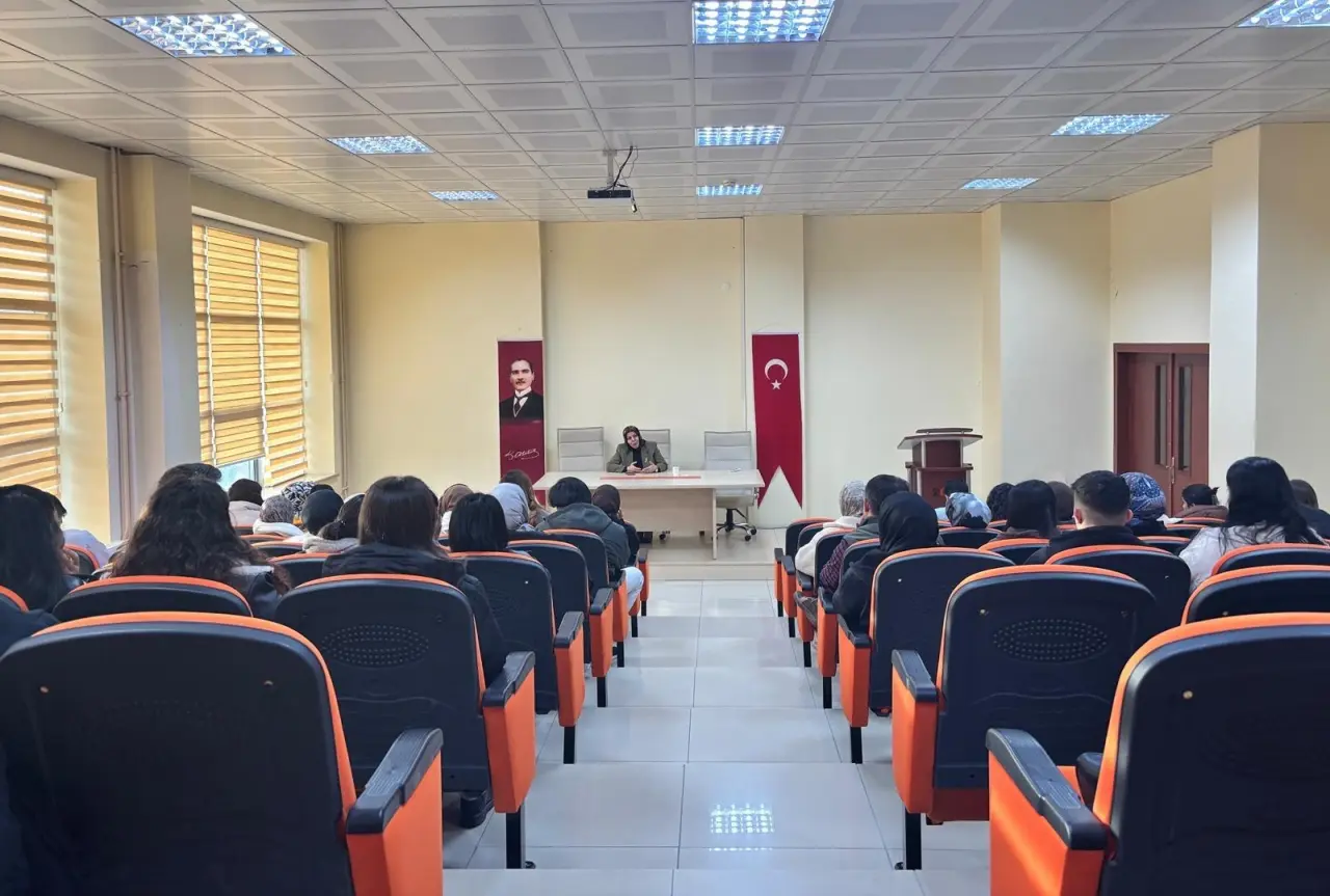 Geleceğin Sağlık Yöneticilerine Kritik Uyarılar: 'Başarı Sadece İdari Bilgiyle Gelmez' 5