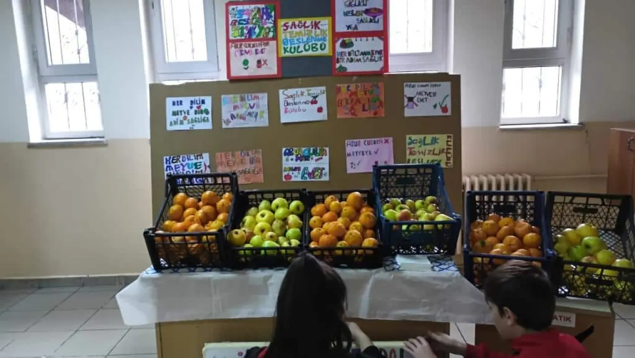 Gazipaşa Ortaokulu'nda 'Yerli ve Sağlıklı' Dönüşüm: Cips Yerine Elma, Çikolata Yerine Mandalina 4