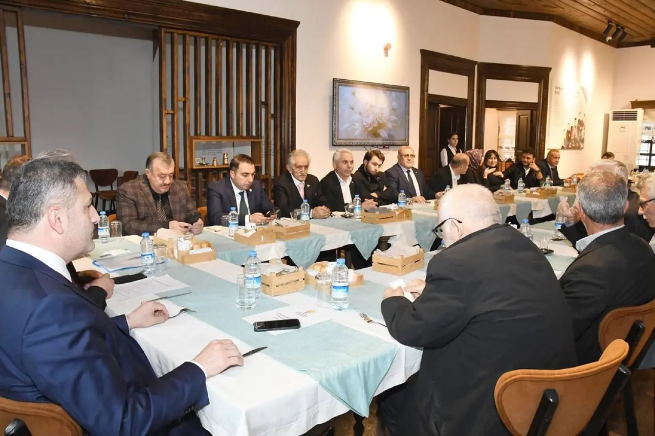 AK Parti basınla buluştu 1