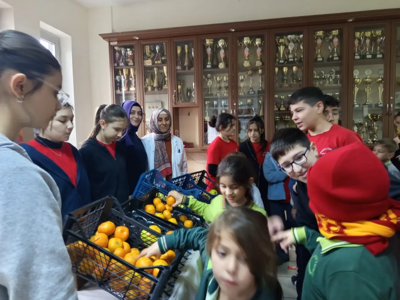 Gazipaşa Ortaokulu'nda 'Yerli ve Sağlıklı' Dönüşüm: Cips Yerine Elma, Çikolata Yerine Mandalina 8