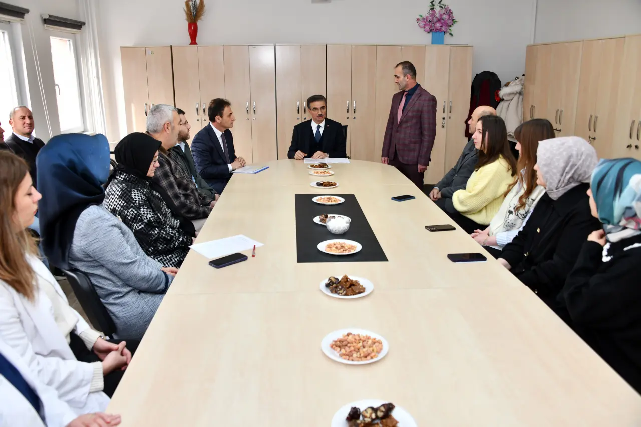 Vali Baruş sınıfa girdi, gençlere o sırrı verdi: ‘Bunu yaparsanız hedefe ulaşmamak için sebep yok’ 14