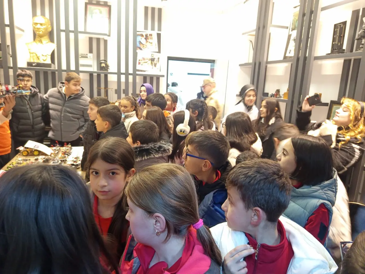 Gazipaşa Ortaokulu öğrencileri fabrika gibi okulu gezdi 6