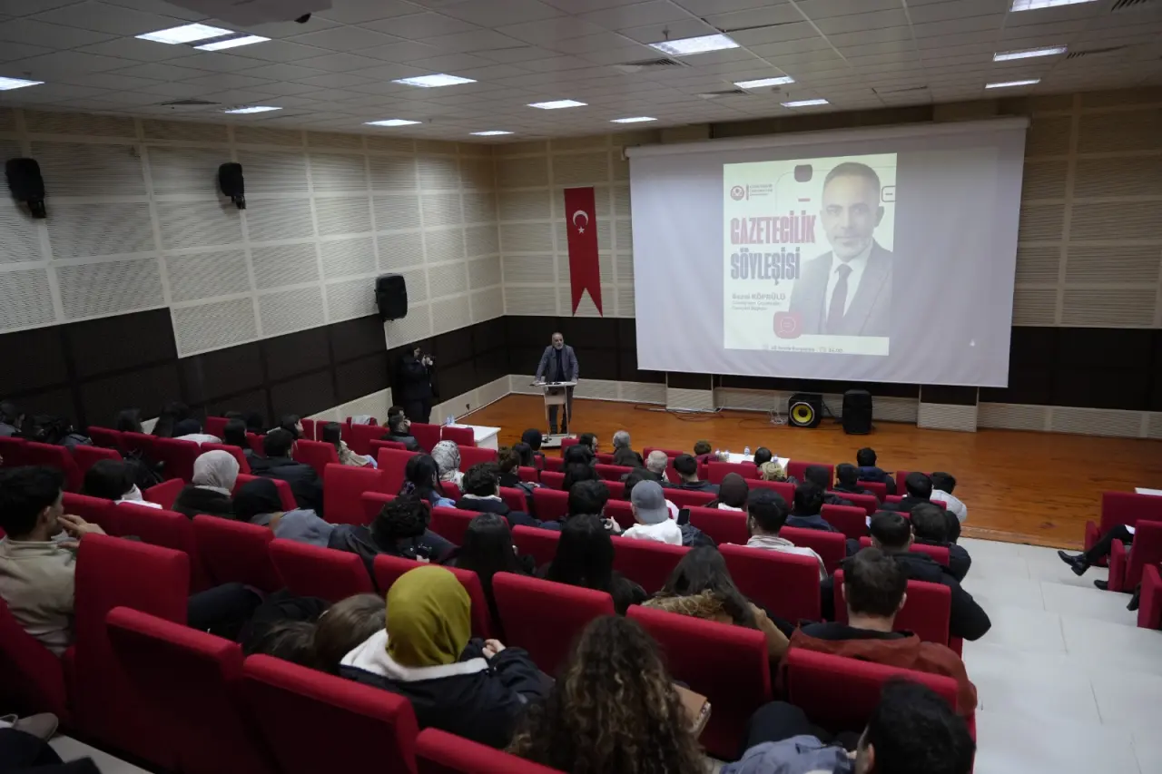 Gümüşhane’de Sektör-Akademi Buluşması: Sezai Köprülü Gazeteciliğin 'Duruş' Kodlarını Anlattı 5