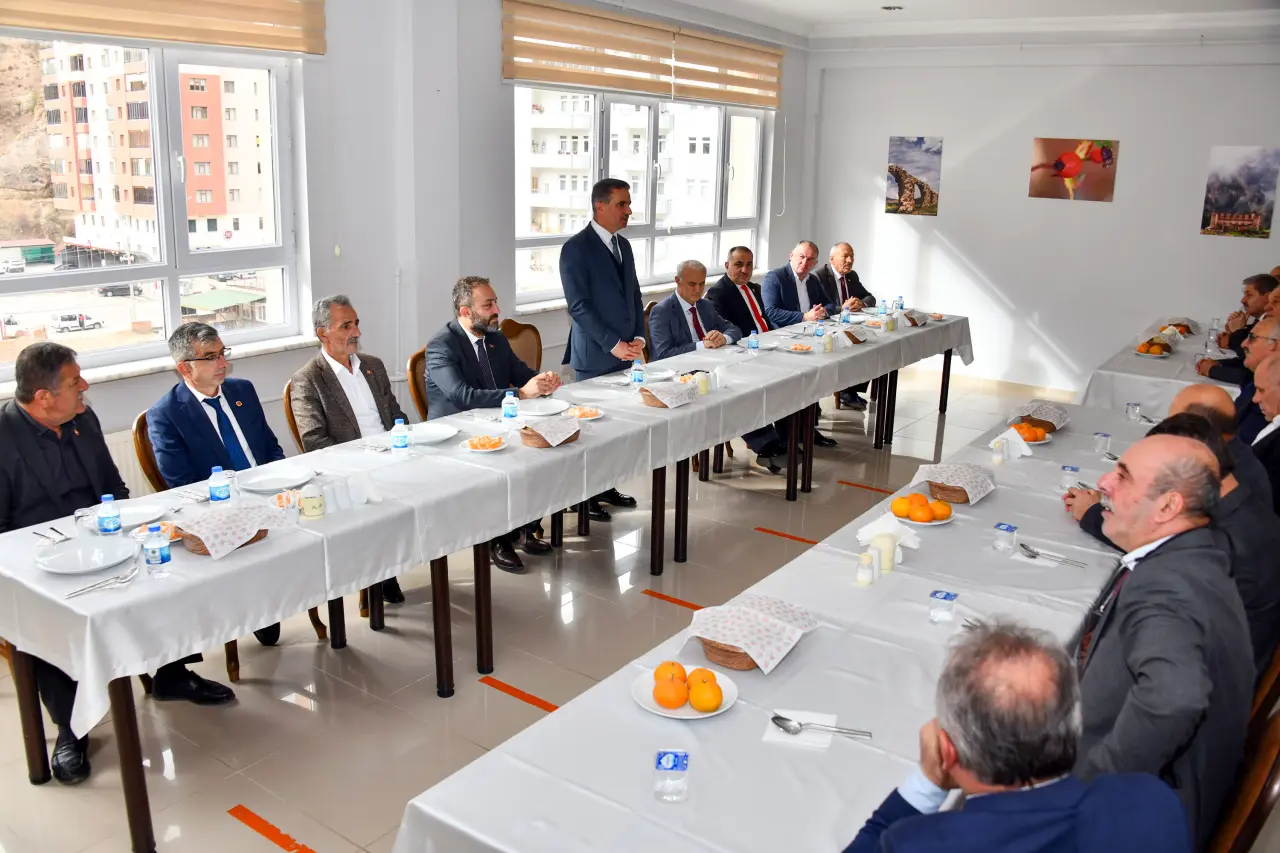 Vali Baruş: Asfalt plentimiz neredeyse hiç durmadan çalıştı 8