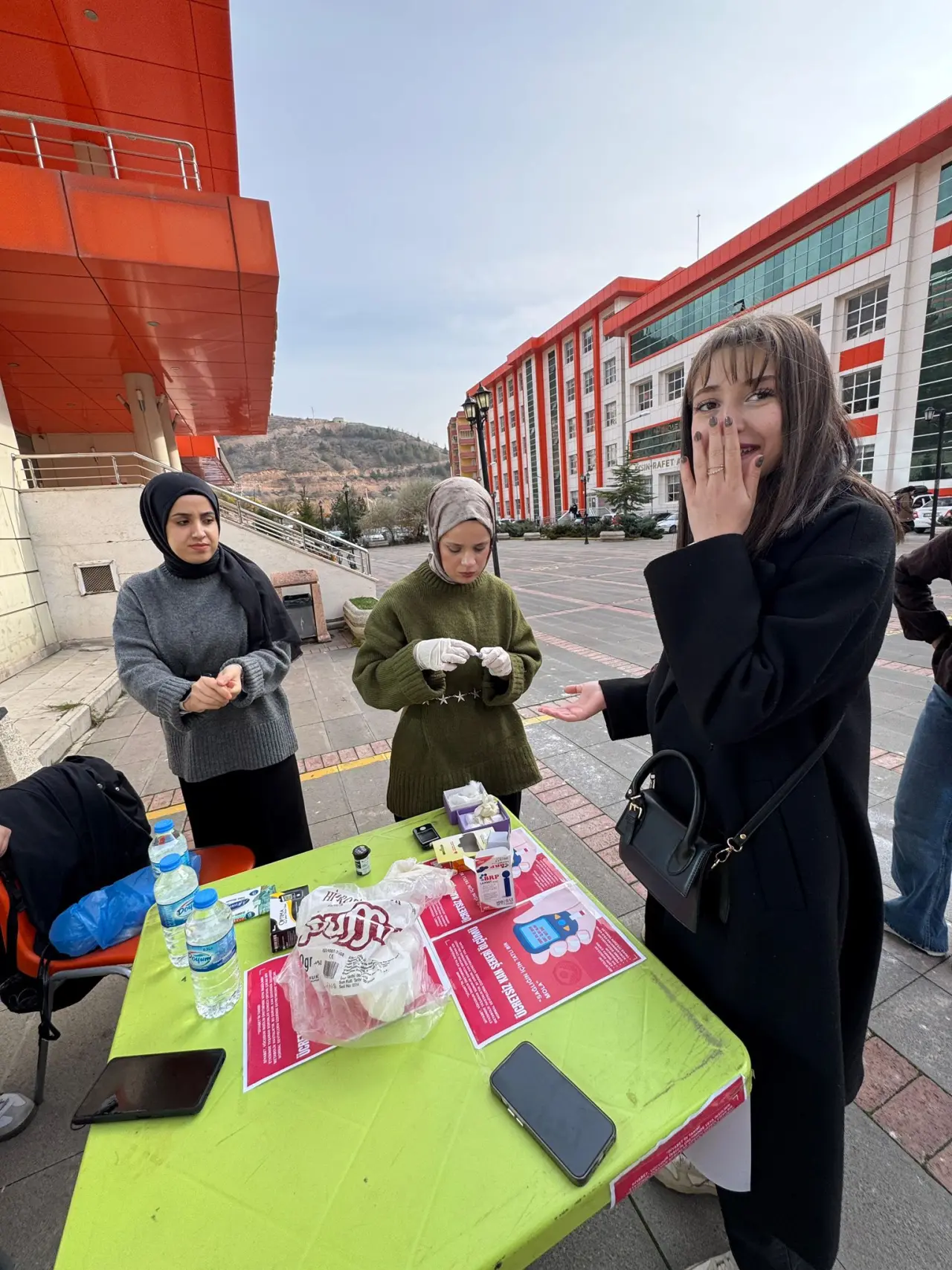 Gümüşhane Üniversitesi’nde ‘Sinsi Tehlike’ye Karşı Örnek İş Birliği: 100 Kişiye Şeker Taraması 8