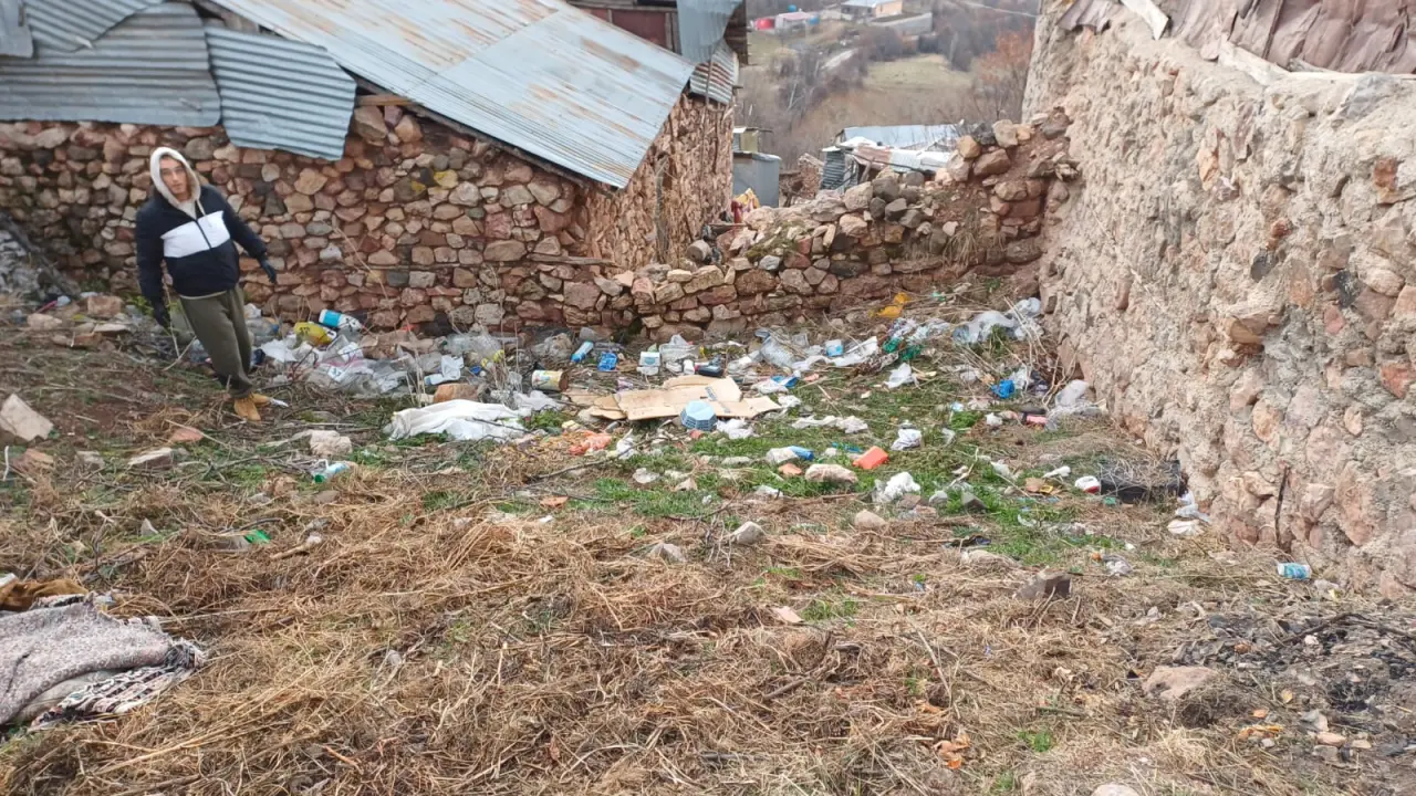 Gümüşhane’de örnek çevre seferberliği: Yaydemir köyünde gençler 20 hektarlık alanda çöp topladı 3