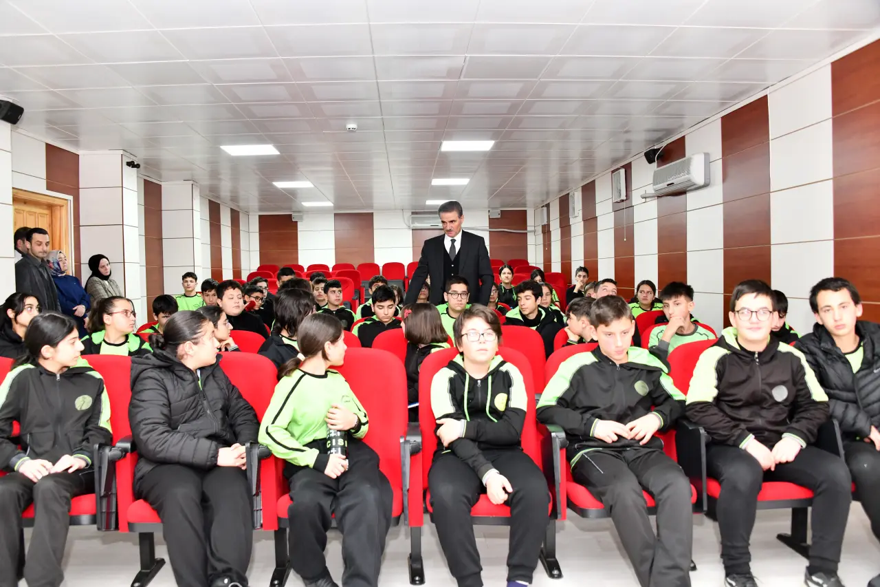 Vali Baruş’tan Fevzipaşa Ortaokulu’na ziyaret 17