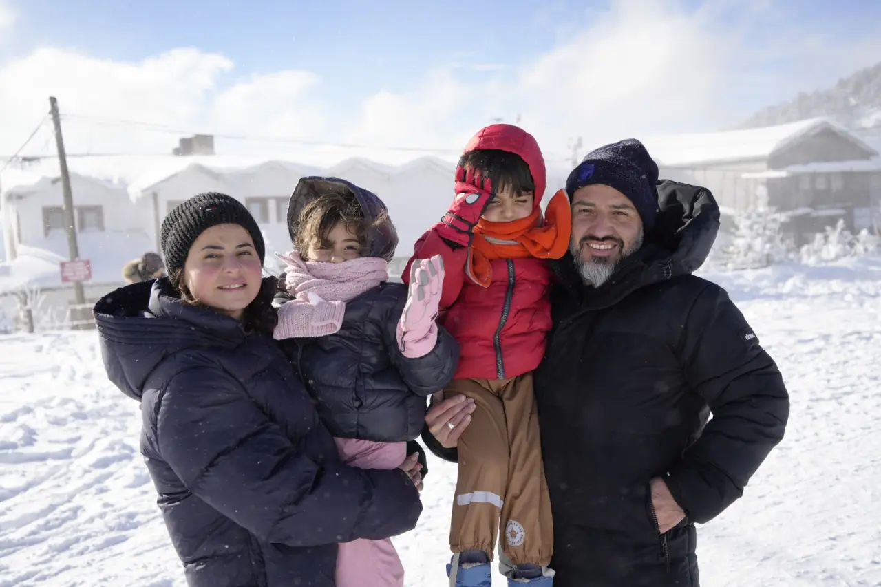 Kar Hasreti Çeken Oraya Koştu: Zigana’da Adım Atacak Yer Kalmadı! 10