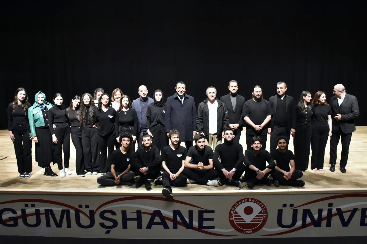 Gümüşhane'de Salon Doldu Taştı! Kahkahaya Boğan 'Sahibinden Komedi' İçin Turne Müjdesi Geldi 2