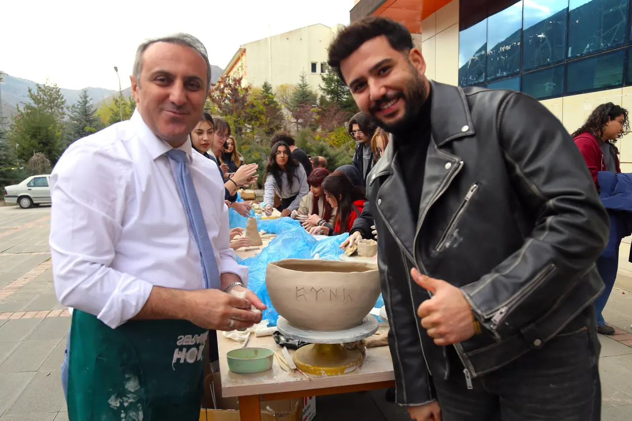 Gümüşhane Üniversitesi’nde Gelenek ve Sanat Buluşması: Dölek Çamuru Kampüste Hayat Buldu 7