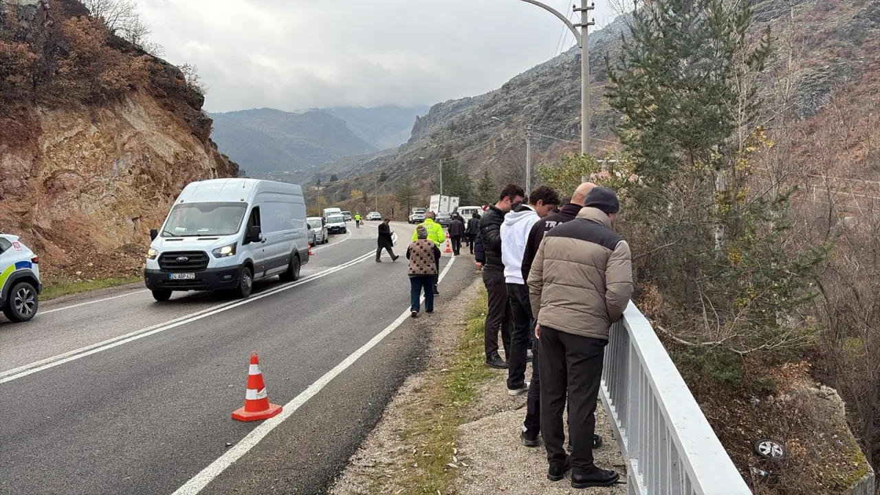 Gümüşhane’de 750 metre arayla iki kaza: 1 ölü, 3 yaralı 4