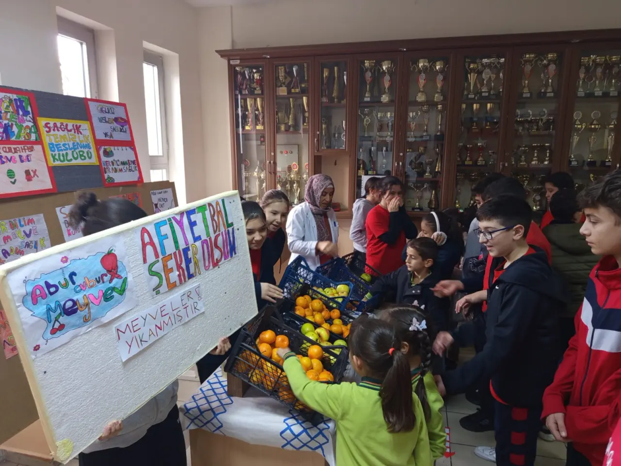 Gazipaşa Ortaokulu'nda 'Yerli ve Sağlıklı' Dönüşüm: Cips Yerine Elma, Çikolata Yerine Mandalina 11