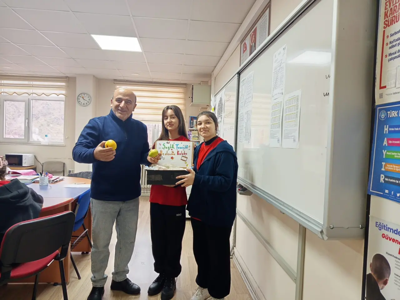 Gazipaşa Ortaokulu'nda 'Yerli ve Sağlıklı' Dönüşüm: Cips Yerine Elma, Çikolata Yerine Mandalina 3