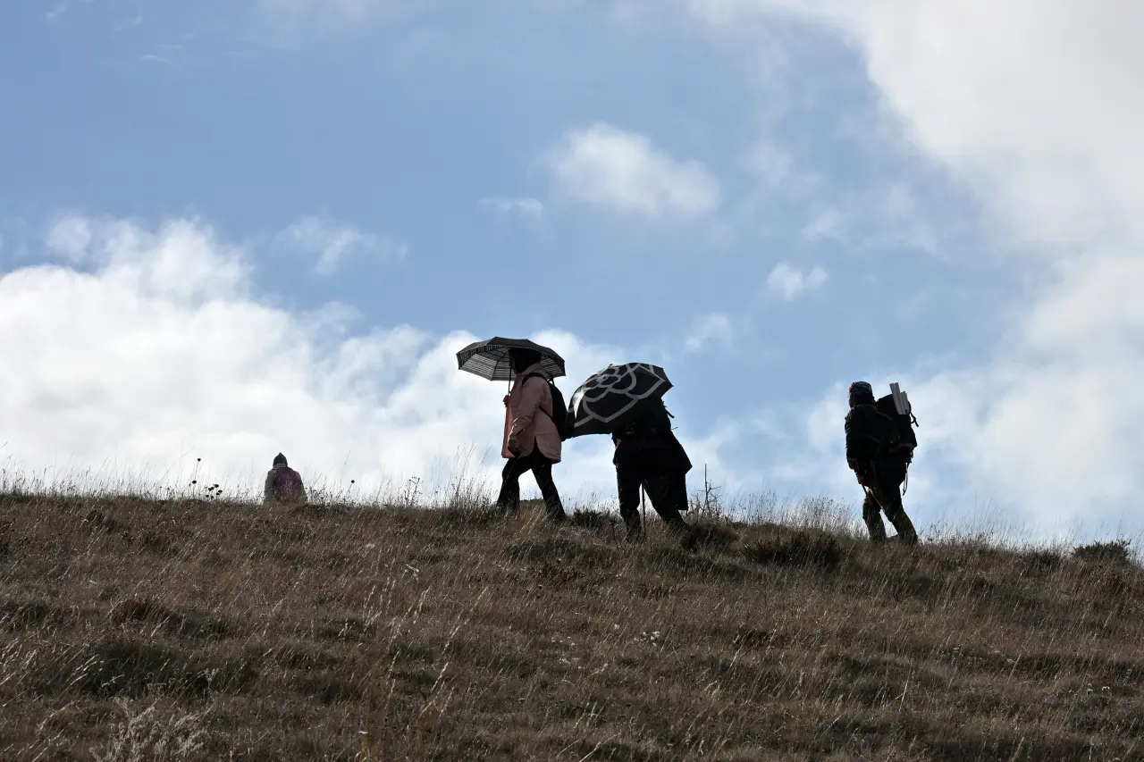 Dört mevsimi bir günde yaşadılar: Yağmur, gökkuşağı ve güneşli zirve 31
