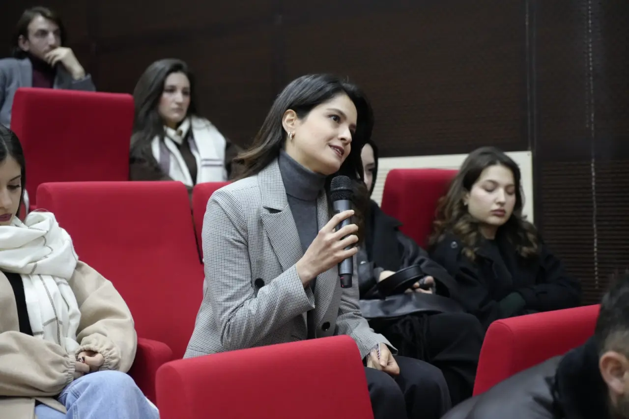 Gümüşhane’de Sektör-Akademi Buluşması: Sezai Köprülü Gazeteciliğin 'Duruş' Kodlarını Anlattı 8