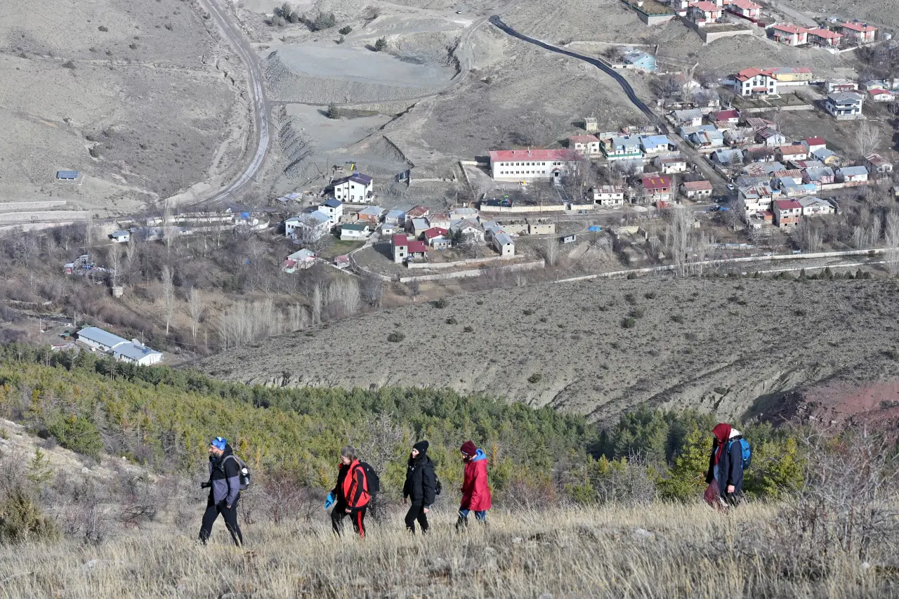 Dört mevsimi bir günde yaşadılar: Yağmur, gökkuşağı ve güneşli zirve 22