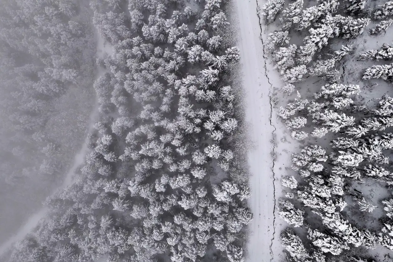 Gümüşhane beyaz gelinliğini giydi: Kar ve sisin dansı havadan görüntülendi 8