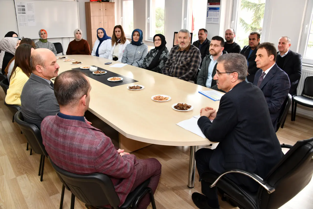 Vali Baruş sınıfa girdi, gençlere o sırrı verdi: ‘Bunu yaparsanız hedefe ulaşmamak için sebep yok’ 8