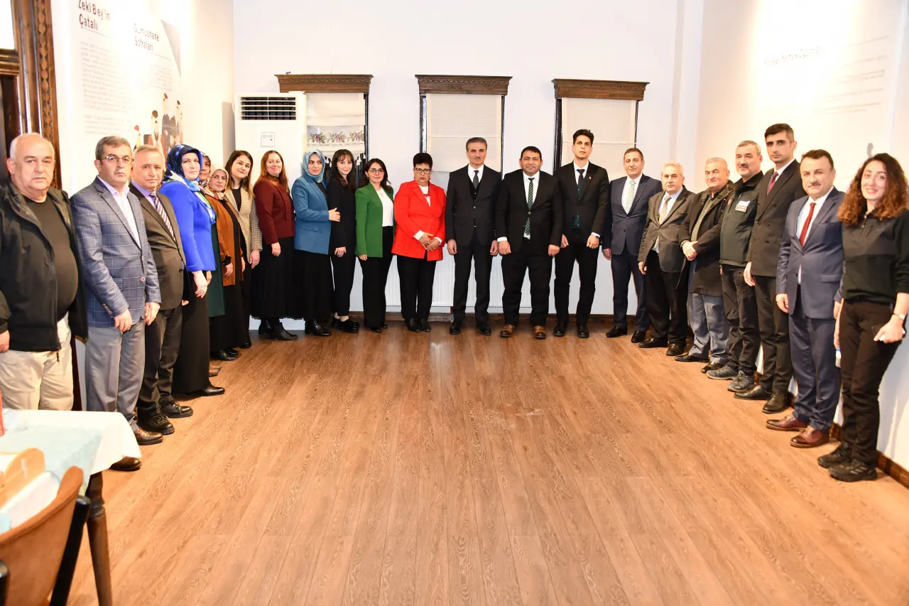 Gümüşhane Valiliği'nde 45 yıllık hizmetin ardından duygusal veda: Ülkü Köklü emekli oldu 4