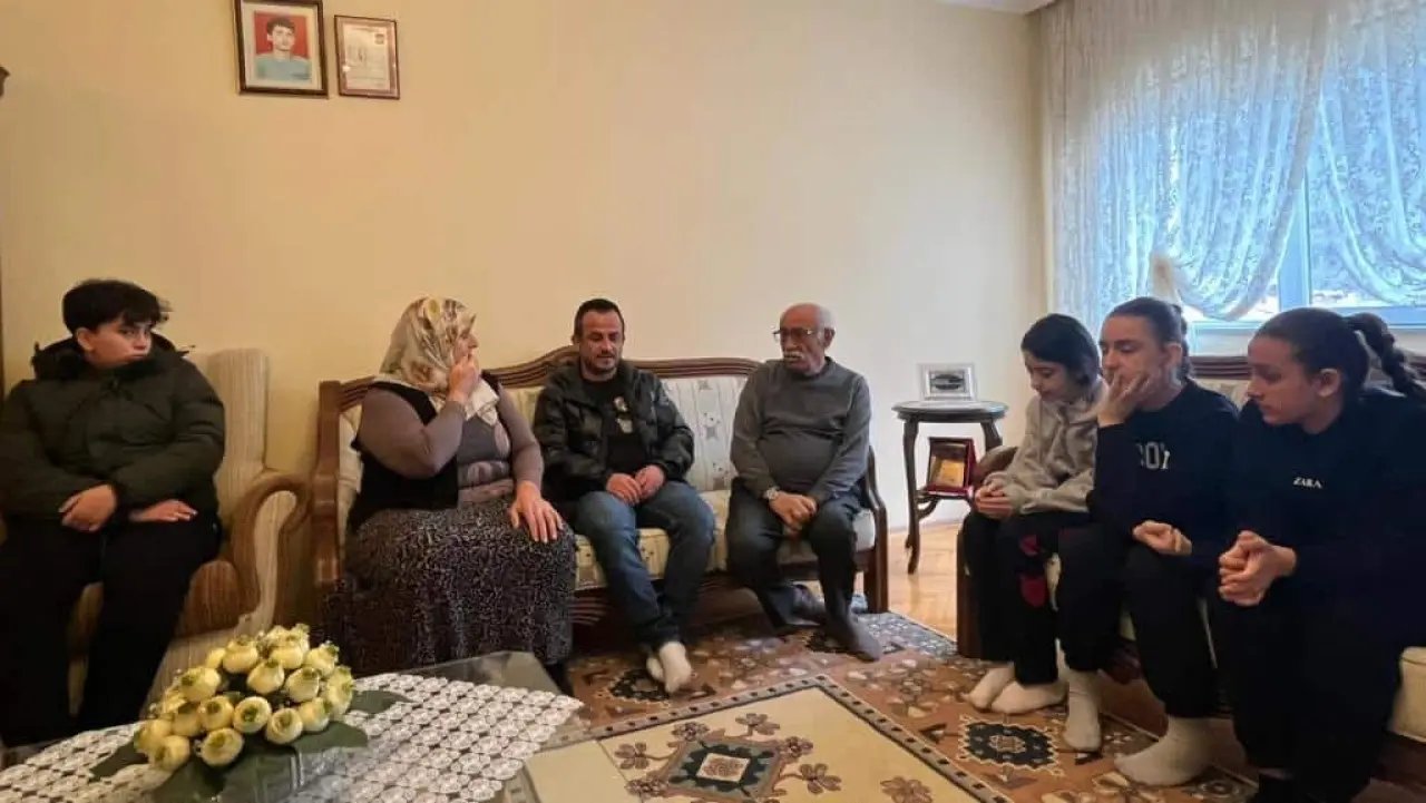 Gazipaşa Ortaokulu’ndan Şehit Topçu Er Özkan Şişman’ın Ailesine Vefa Ziyareti 5