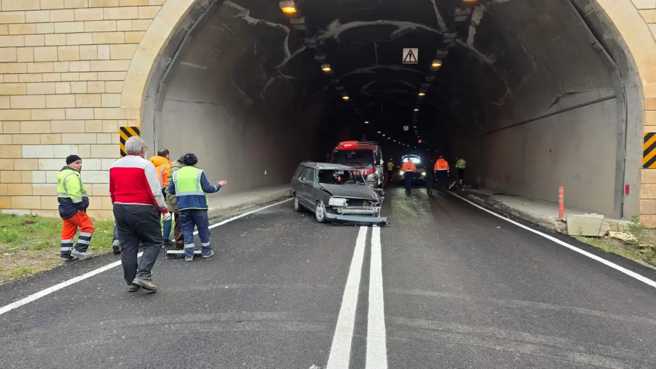 Gümüşhane’de 750 metre arayla iki kaza: 1 ölü, 3 yaralı 15