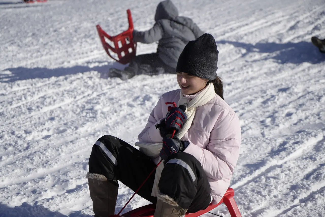 Kar Hasreti Çeken Oraya Koştu: Zigana’da Adım Atacak Yer Kalmadı! 3