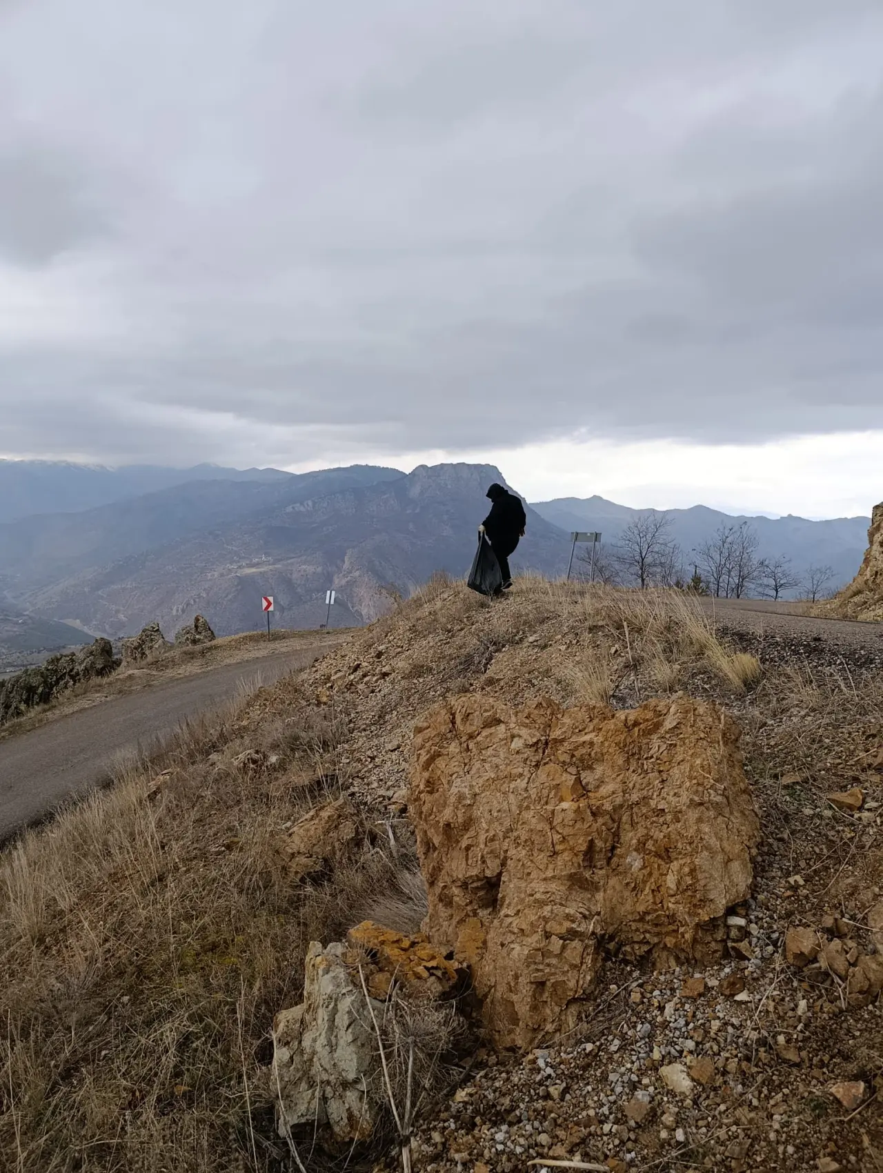 Gümüşhane’de örnek çevre seferberliği: Yaydemir köyünde gençler 20 hektarlık alanda çöp topladı 8
