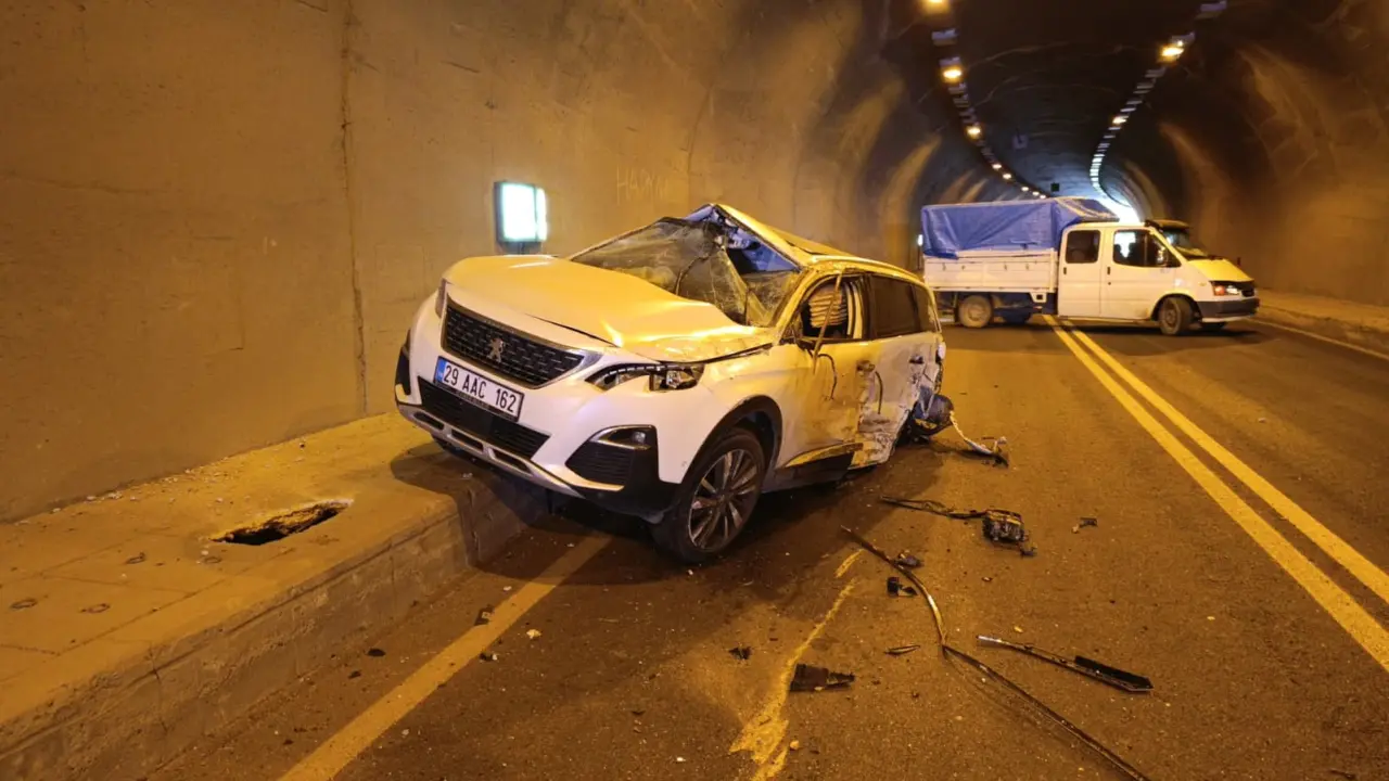 Gümüşhane’de 750 metre arayla iki kaza: 1 ölü, 3 yaralı 14