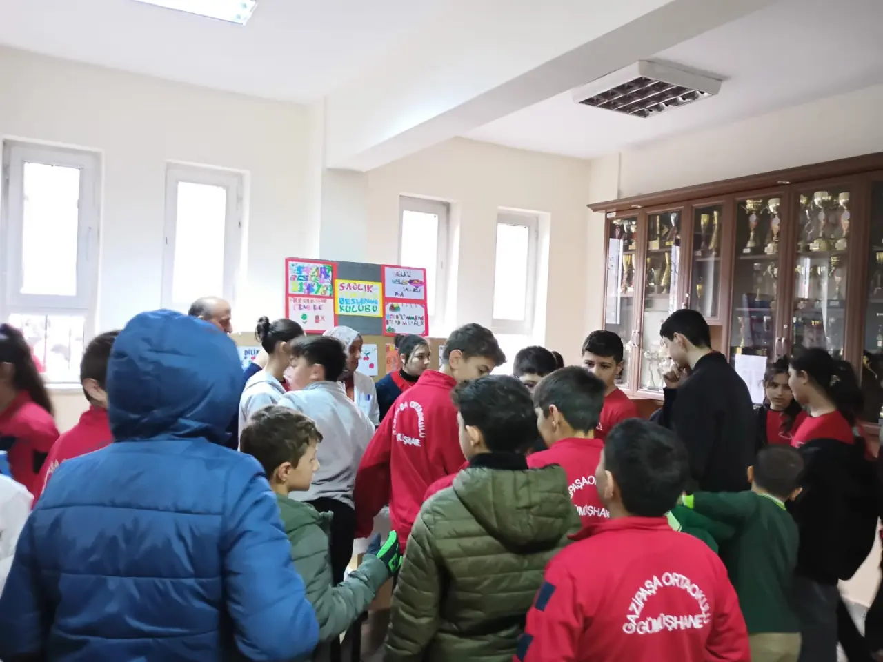 Gazipaşa Ortaokulu'nda 'Yerli ve Sağlıklı' Dönüşüm: Cips Yerine Elma, Çikolata Yerine Mandalina 14