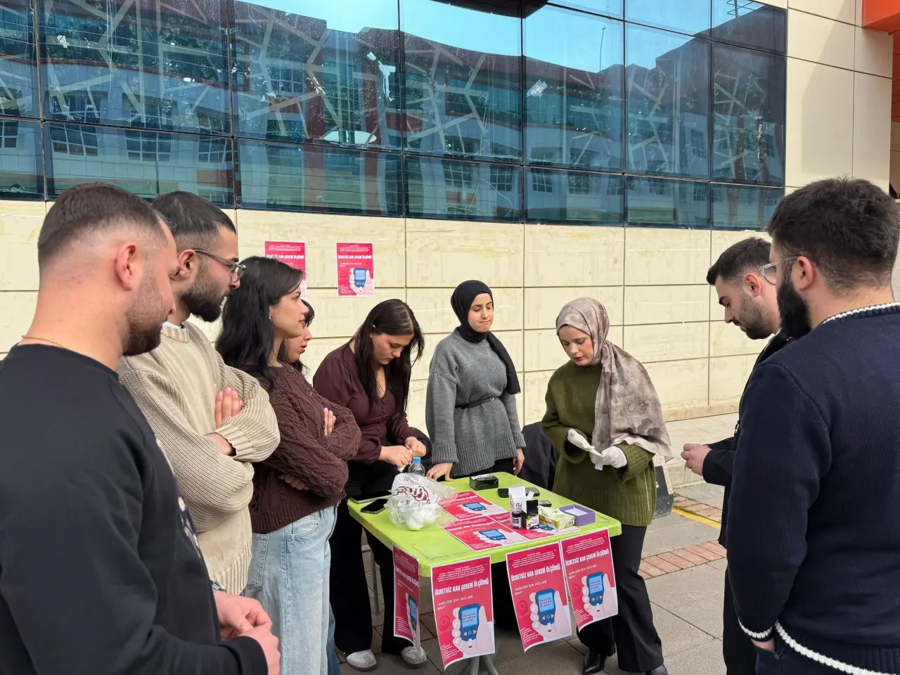 Gümüşhane Üniversitesi’nde ‘Sinsi Tehlike’ye Karşı Örnek İş Birliği: 100 Kişiye Şeker Taraması 2