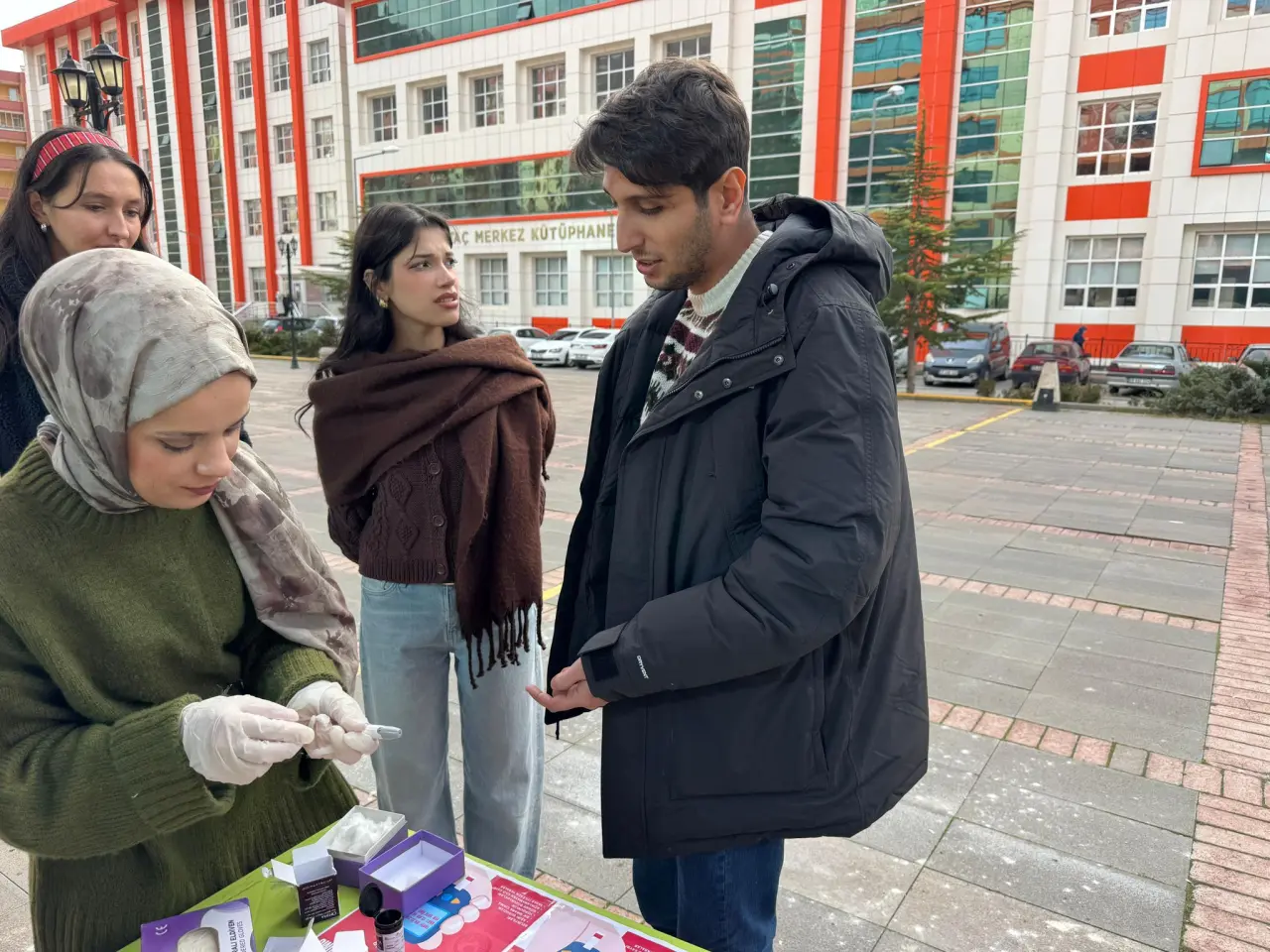 Gümüşhane Üniversitesi’nde ‘Sinsi Tehlike’ye Karşı Örnek İş Birliği: 100 Kişiye Şeker Taraması 6