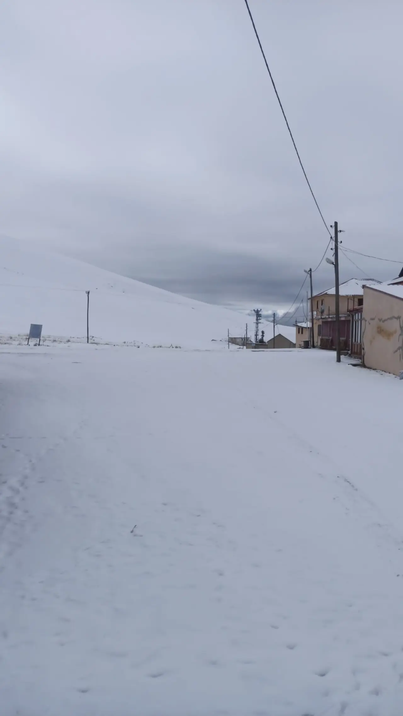 Gümüşhane’de zirveler beyaz gelinliğini giydi, termometreler eksi 6’yı gösterdi 7