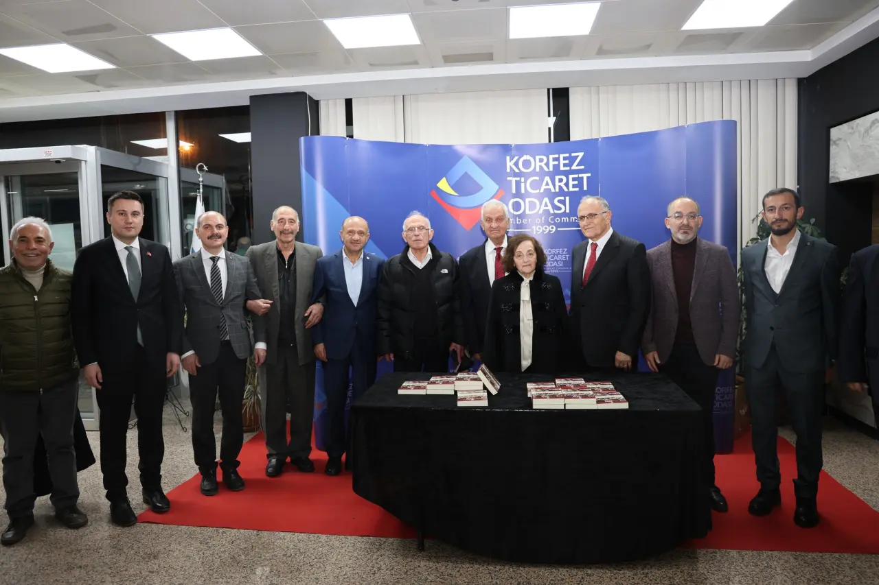 Siyasetin Dev İsimleri Kocaeli'de Buluştu: Gümüşhaneli Bakan Sungurlu Bir Ömrü Anlattı! 5