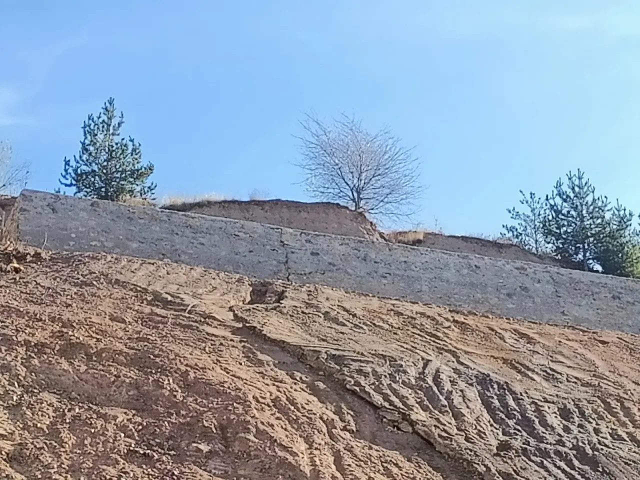 Bağlarbaşı Sanayi Sitesi’nde kabus geri mi dönüyor? Yeni yapılan istinat duvarları da çatladı 10