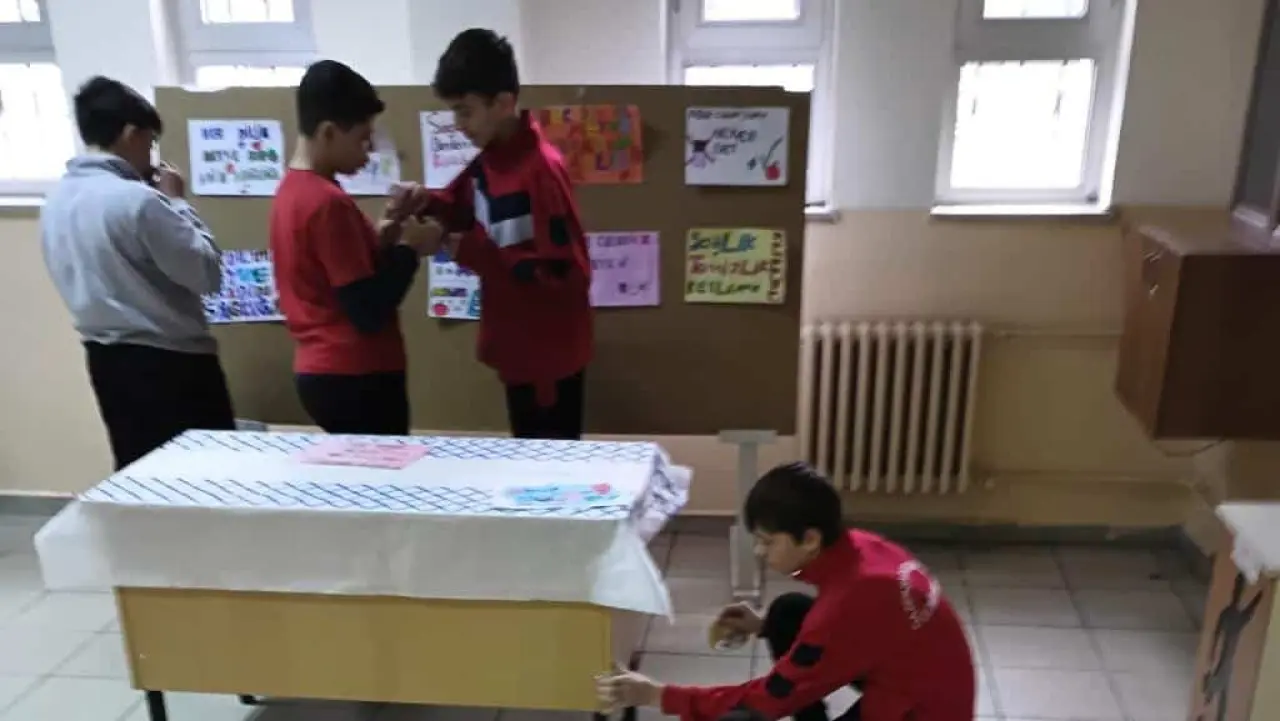 Gazipaşa Ortaokulu'nda 'Yerli ve Sağlıklı' Dönüşüm: Cips Yerine Elma, Çikolata Yerine Mandalina 5