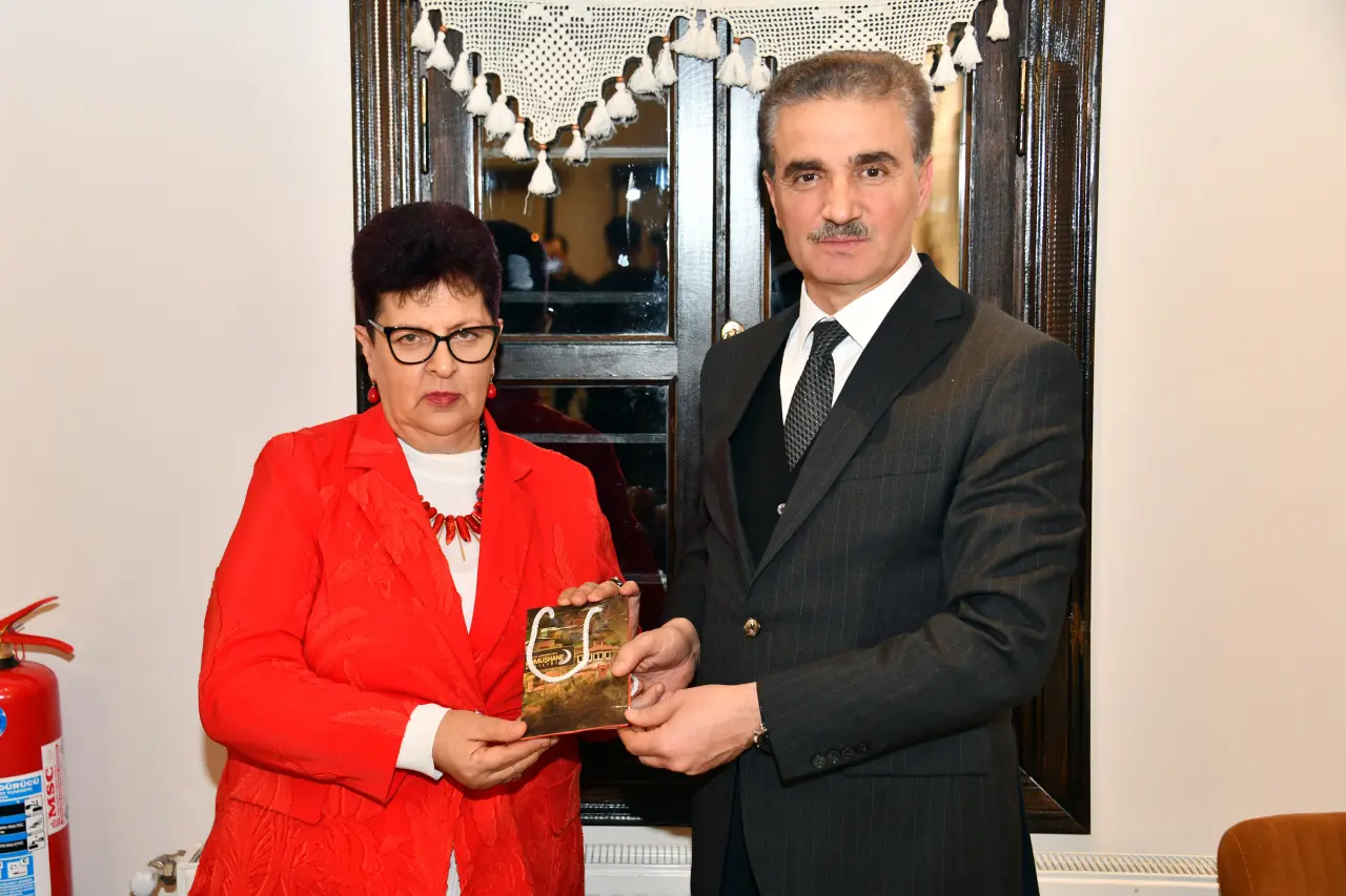 Gümüşhane Valiliği'nde 45 yıllık hizmetin ardından duygusal veda: Ülkü Köklü emekli oldu 2