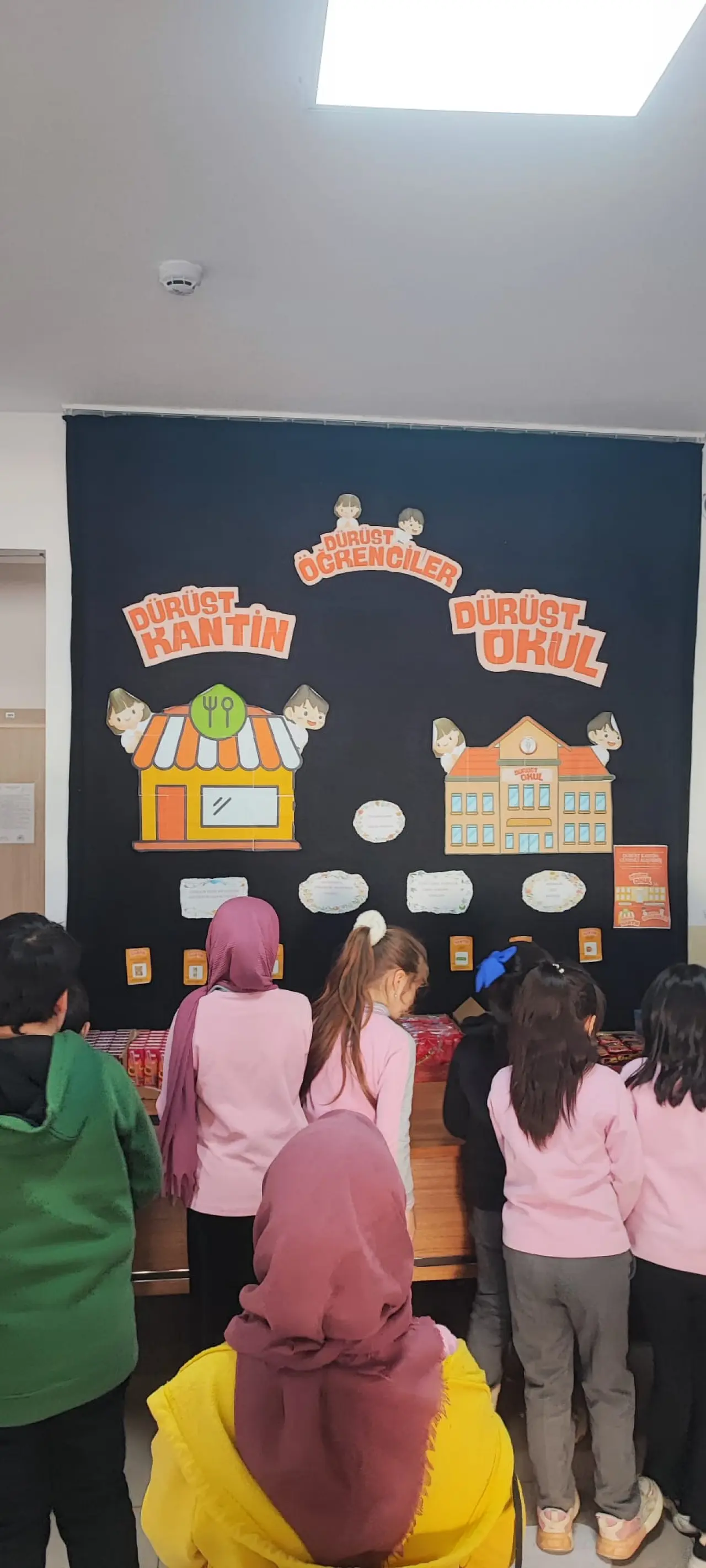 Kürtün’de Değerler Eğitimi: Şehit Taşkın Temel İlkokulu’nda ‘Dürüst Kantin’ Uygulaması Başlatıldı 2