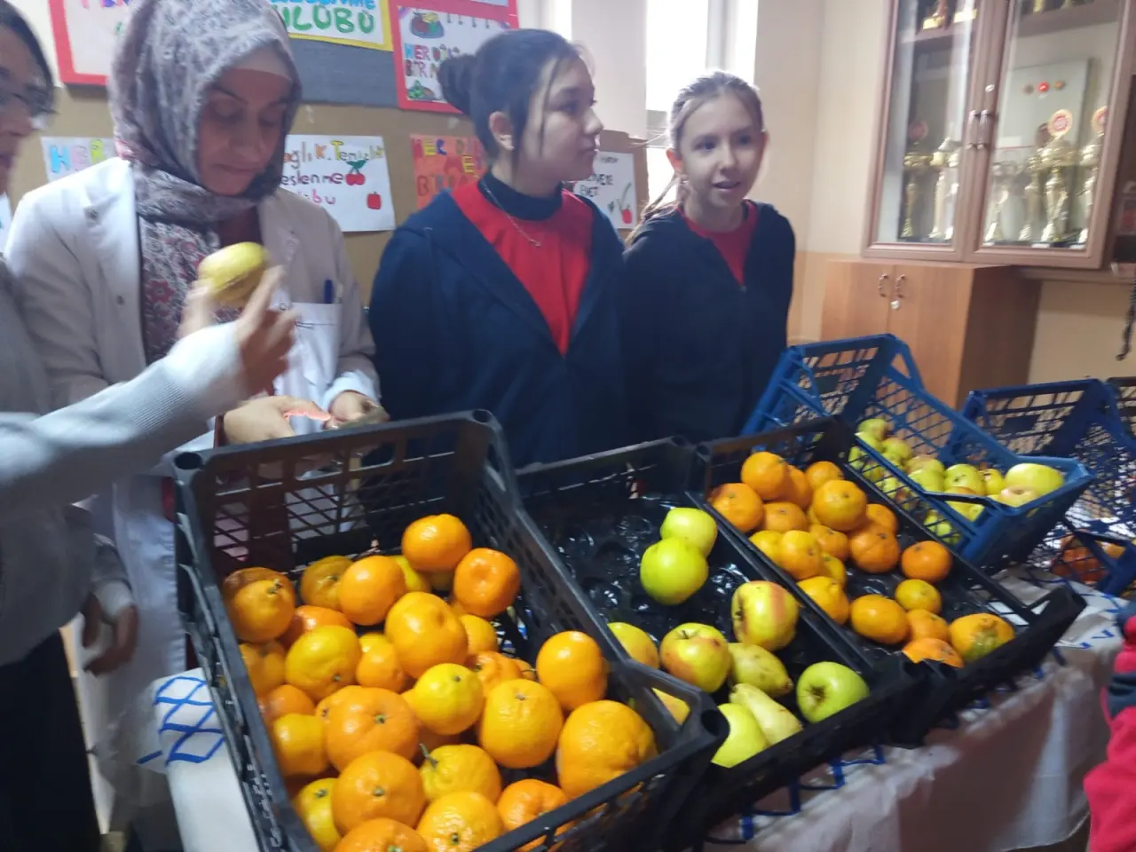 Gazipaşa Ortaokulu'nda 'Yerli ve Sağlıklı' Dönüşüm: Cips Yerine Elma, Çikolata Yerine Mandalina 1