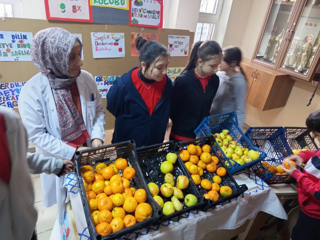 Gazipaşa Ortaokulu'nda 'Yerli ve Sağlıklı' Dönüşüm: Cips Yerine Elma, Çikolata Yerine Mandalina 6